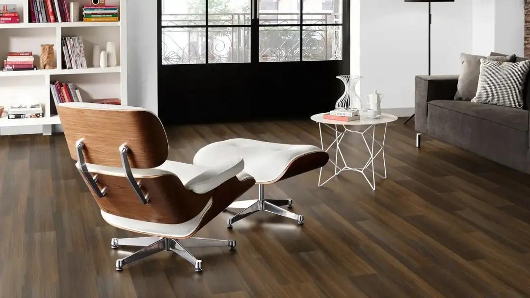 forbo allura flex – dark-twine – 1500 x 200 – in situ