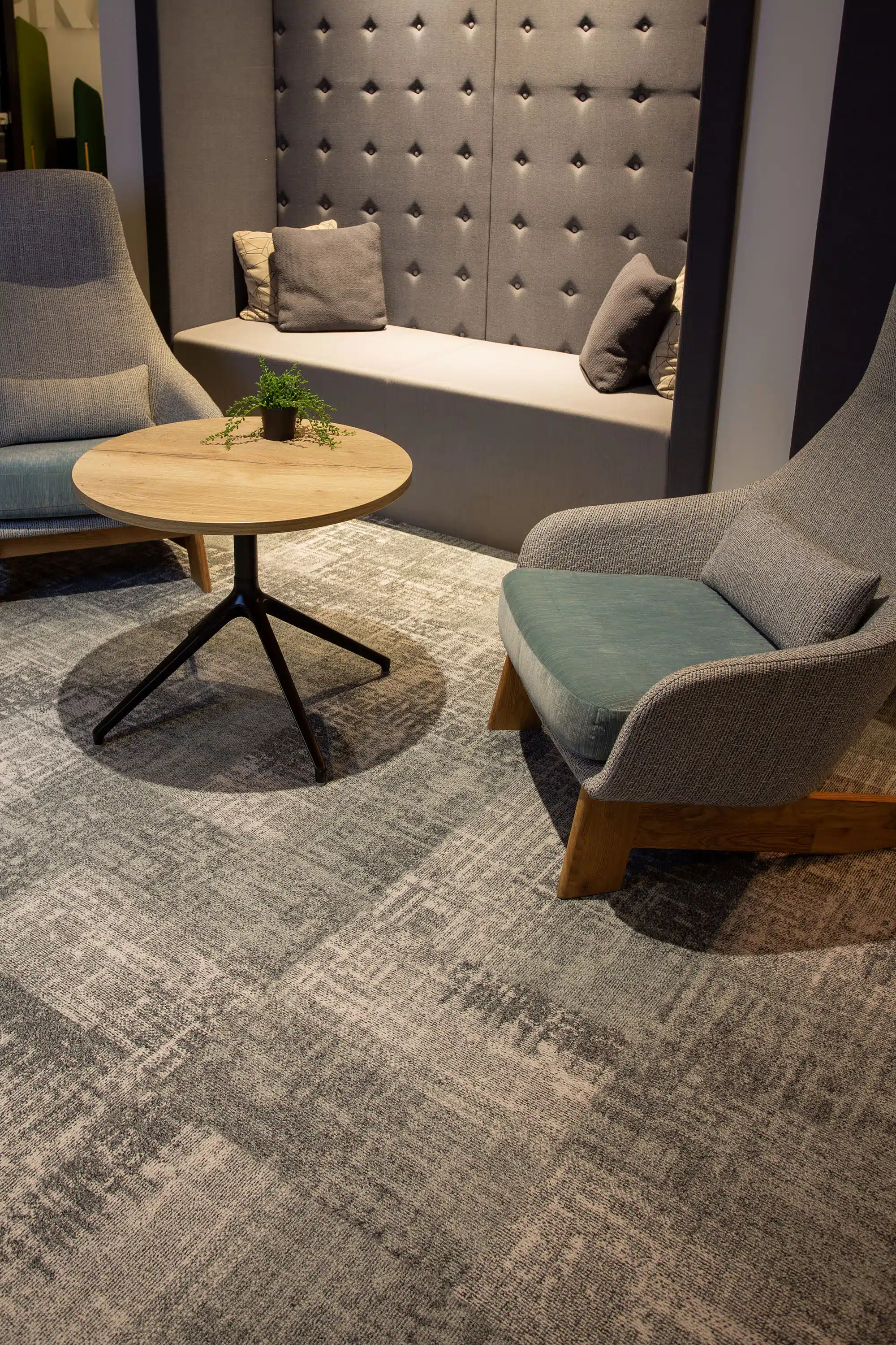 Burmatex-surface-trace-mesh-with-Gresham-Office-Carpet-Tiles-In situ
